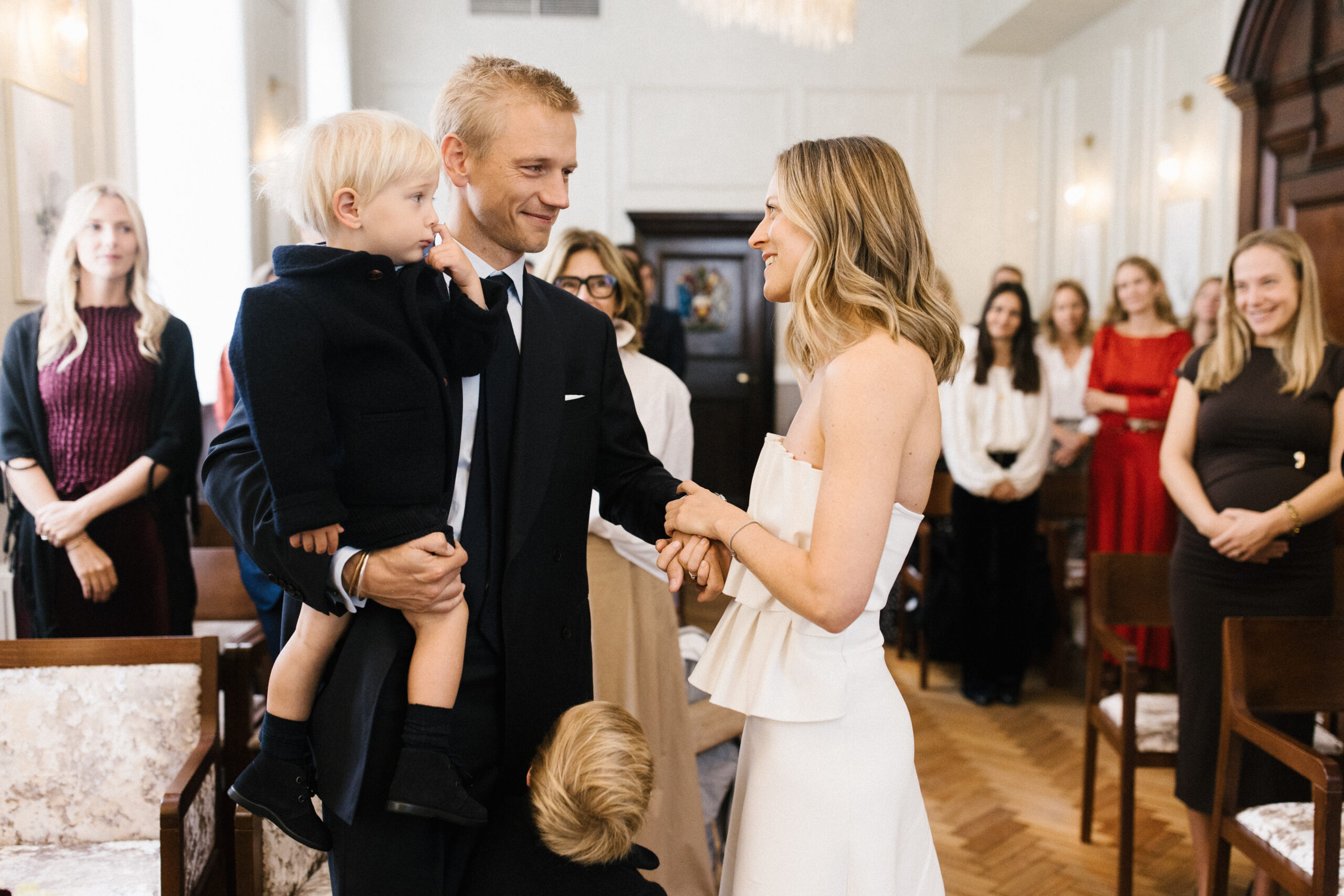 Let me tell you why these two beautiful wedding venues in London — Clapton Country Club and Chelsea Registry Office — should be on your radar if you’re planning a London wedding!
